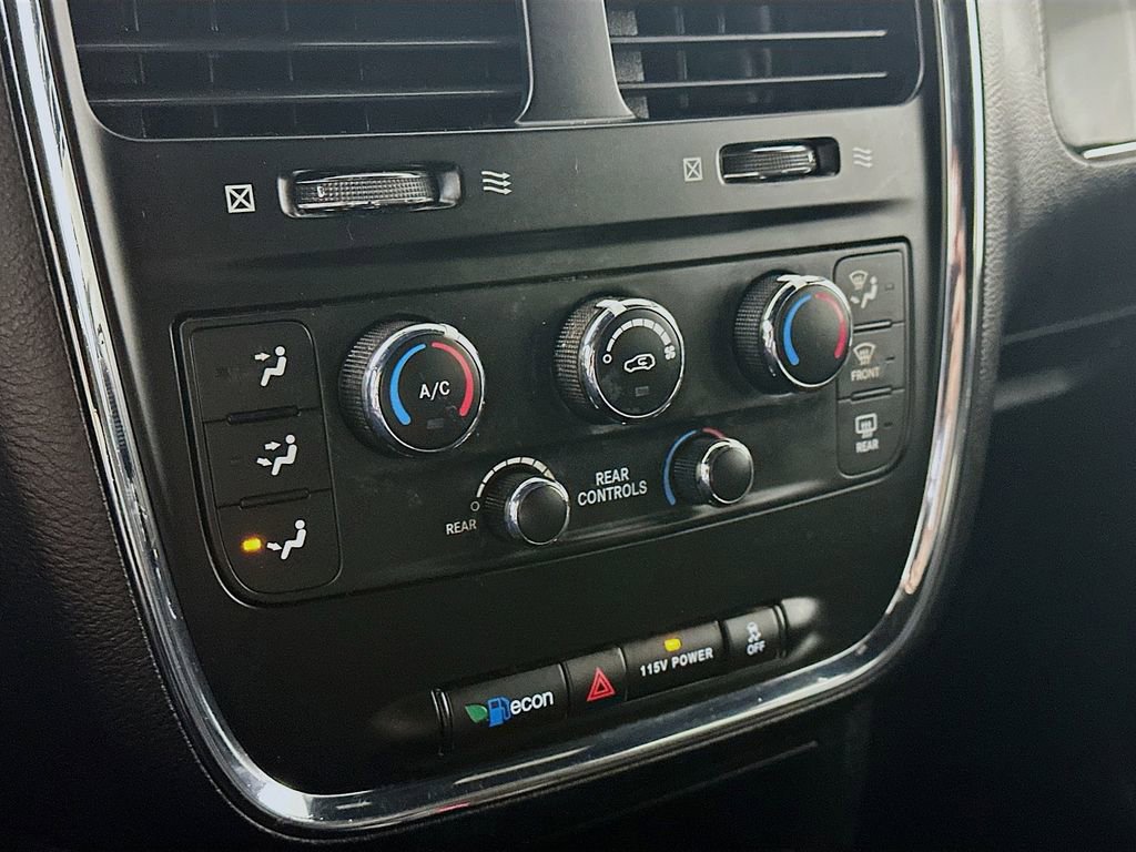 Used 2018 Dodge Grand Caravan SE FWD image 18