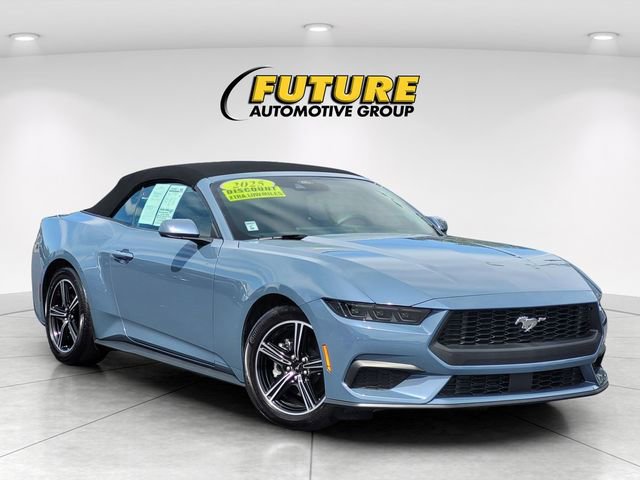 Used 2025 Ford Mustang Convertible RWD image 1
