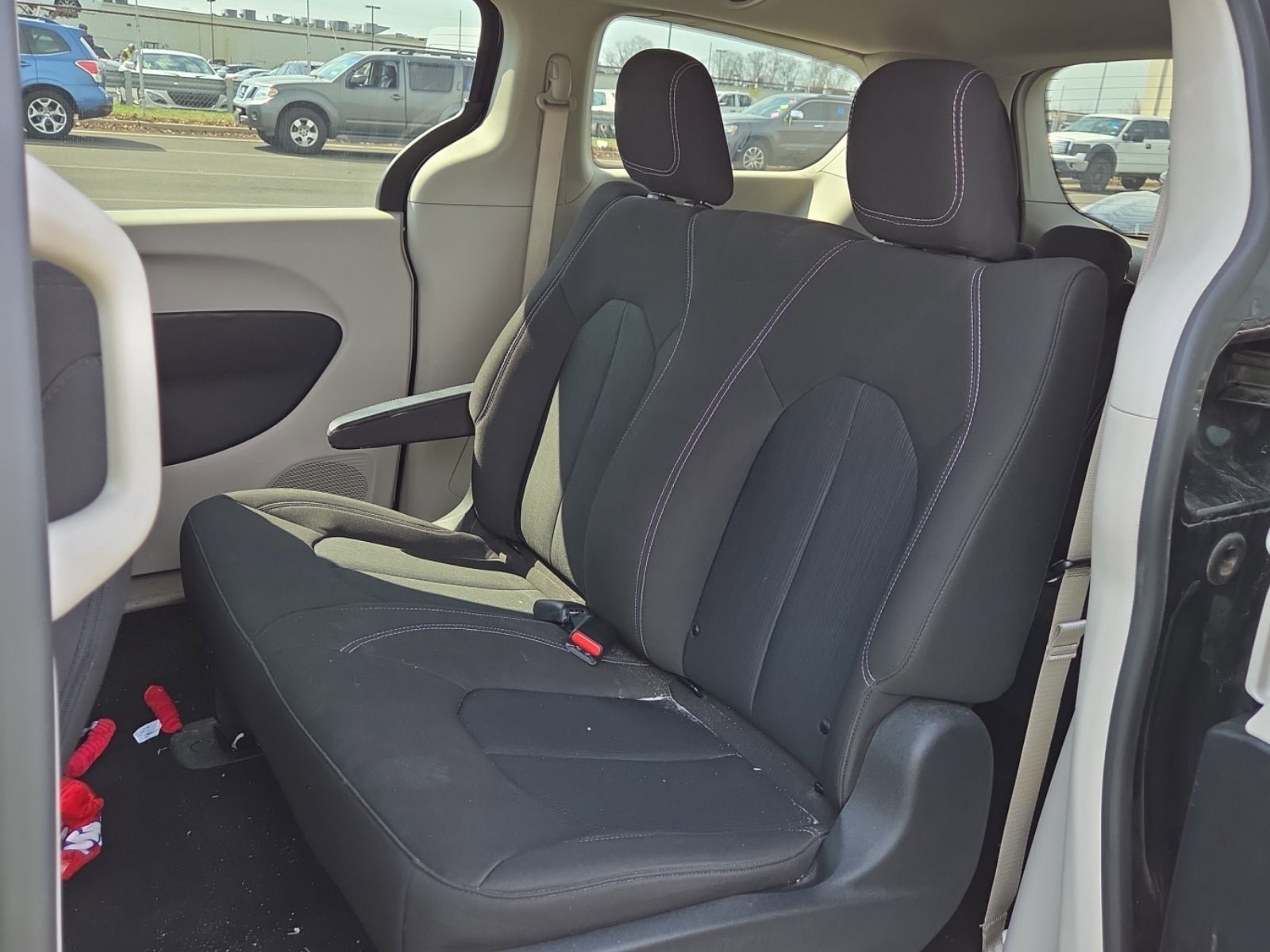 Used 2021 Chrysler Voyager L image 11