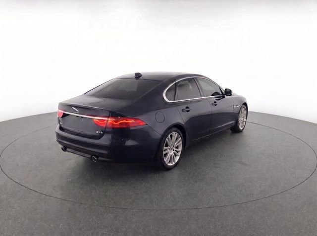 Used 2016 Jaguar XF Prestige RWD image 6