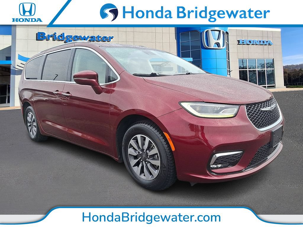 Used 2021 Chrysler Pacifica Touring-L FWD image 1