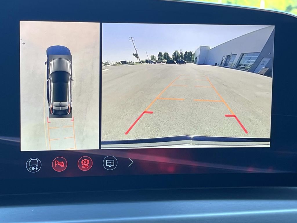 New 2026 Cadillac Lyriq V image 33