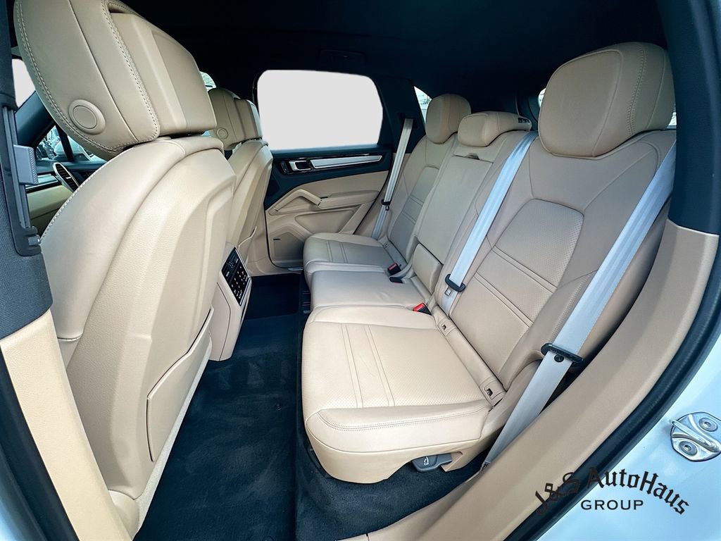 Used 2022 Porsche Cayenne Platinum Edition AWD/4WD image 27