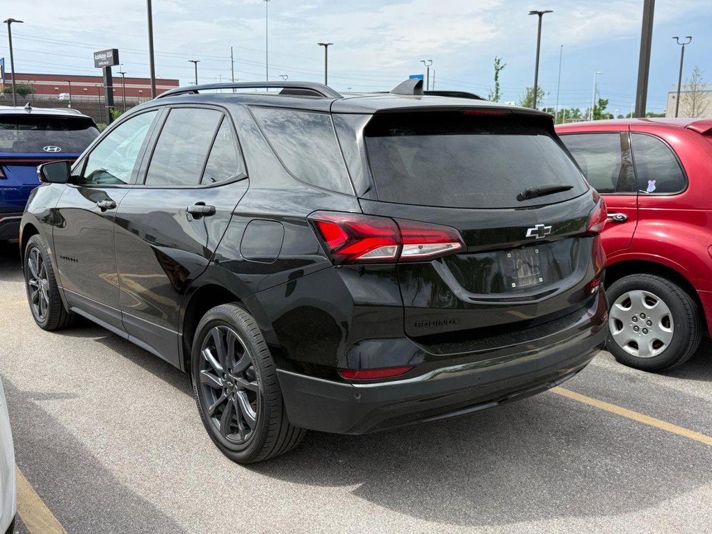 Used 2022 Chevrolet Equinox RS w/ RS Leather Package image 11