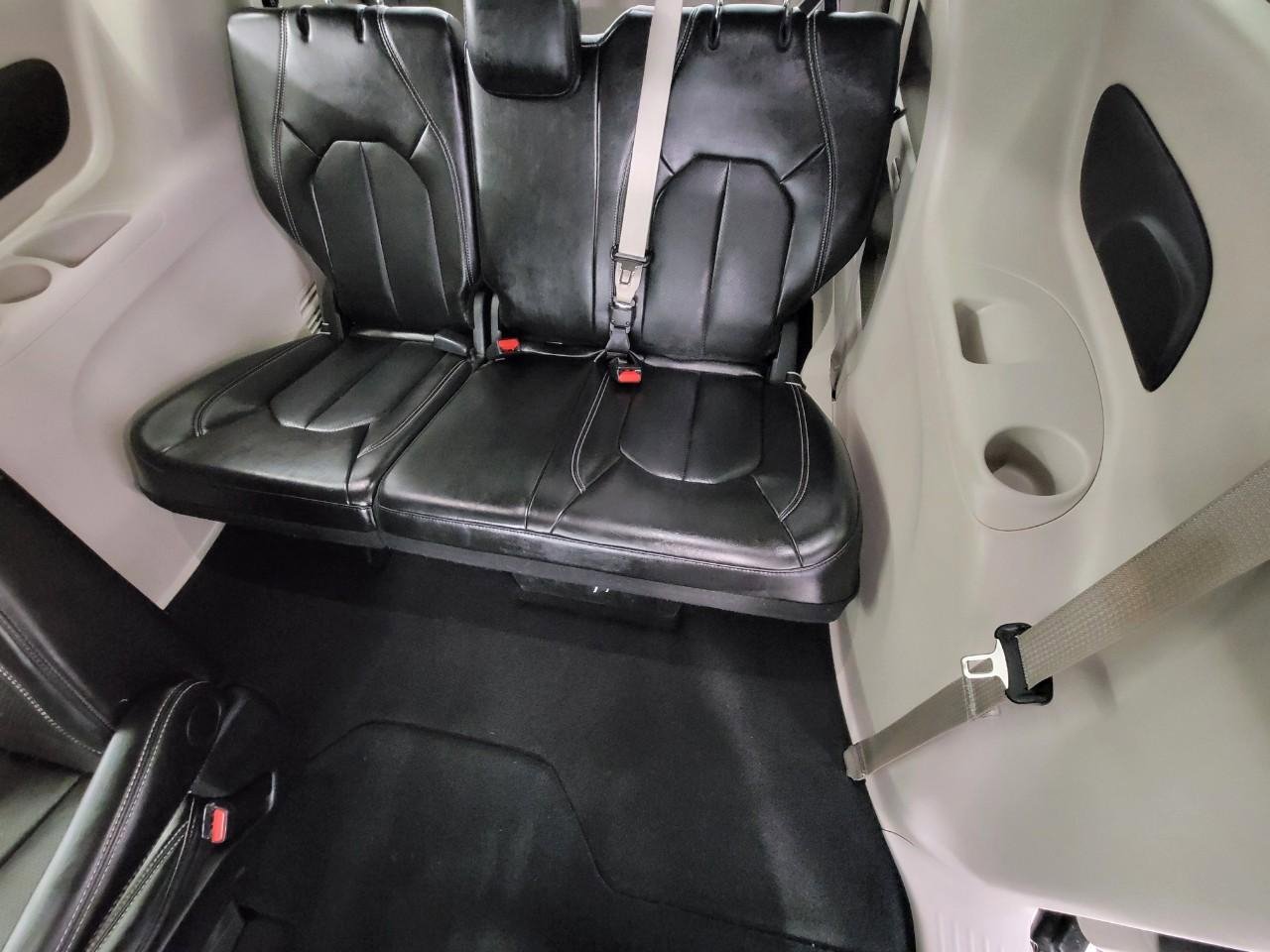 Used 2024 Chrysler Pacifica Touring-L image 24