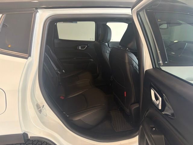 Used 2025 Jeep Compass Trailhawk AWD/4WD image 20