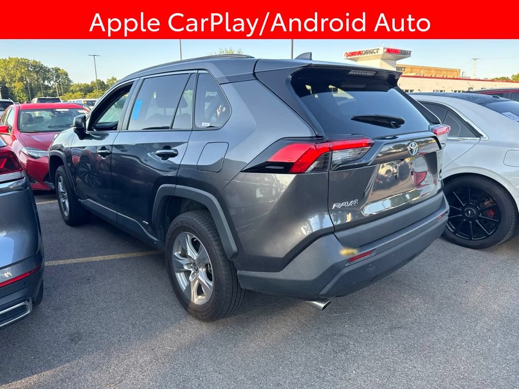 Used 2022 Toyota RAV4 LE AWD/4WD image 4