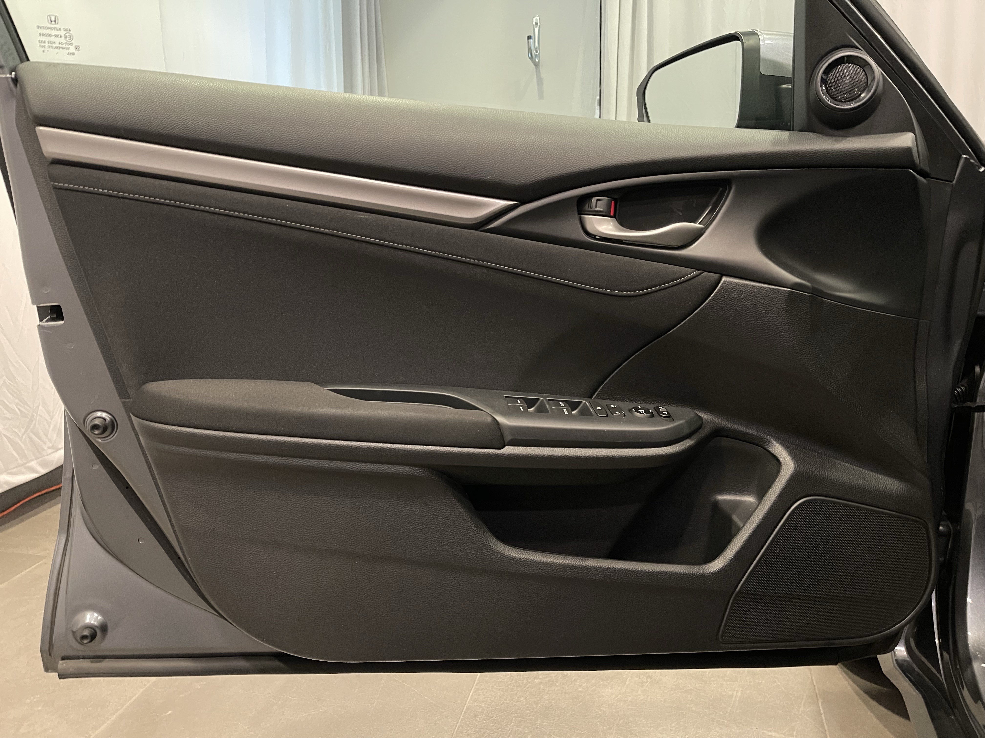 Used 2018 Honda Civic EX image 12