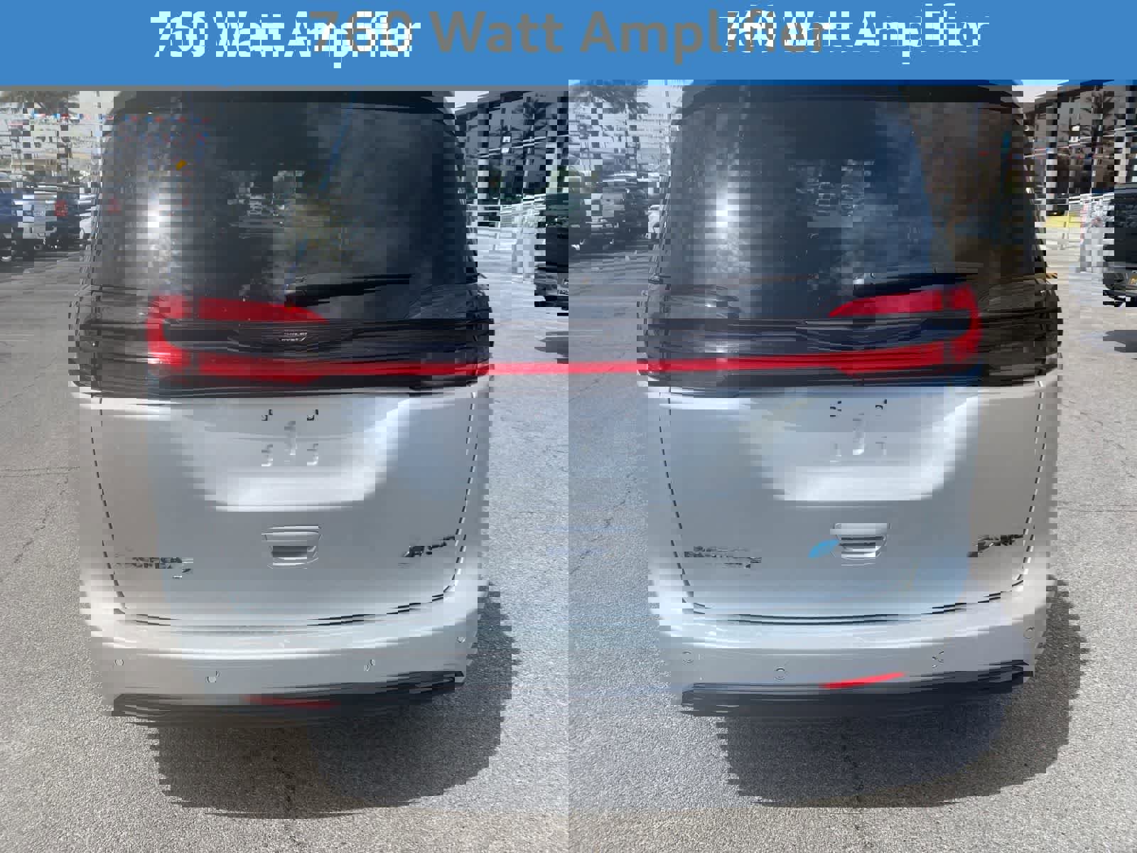 Used 2023 Chrysler Pacifica Limited w/ Uconnect Theater Family Group image 9