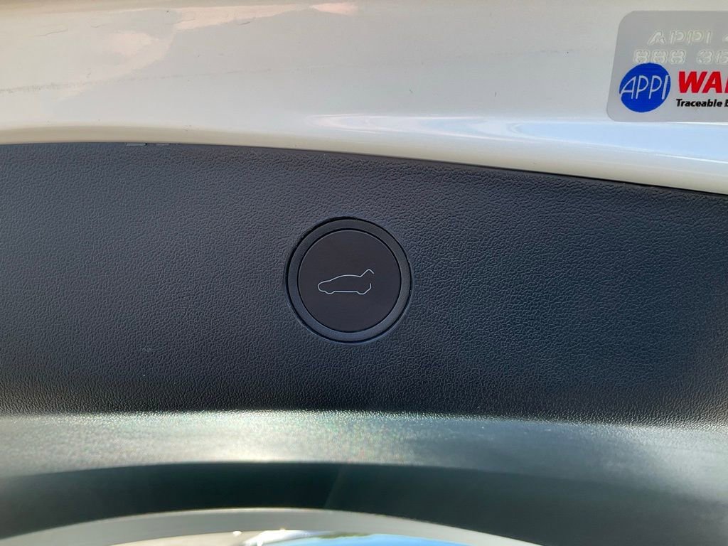 Used 2023 Tesla Model 3 Standard Range image 9