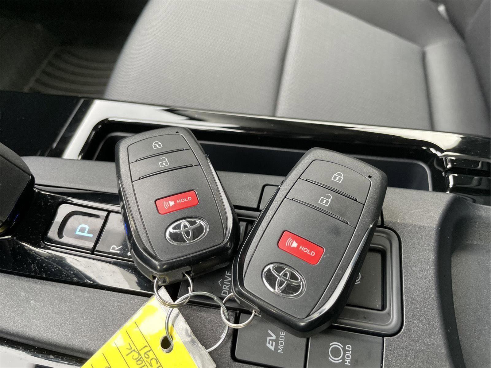 Used 2026 Toyota Prius LE image 32