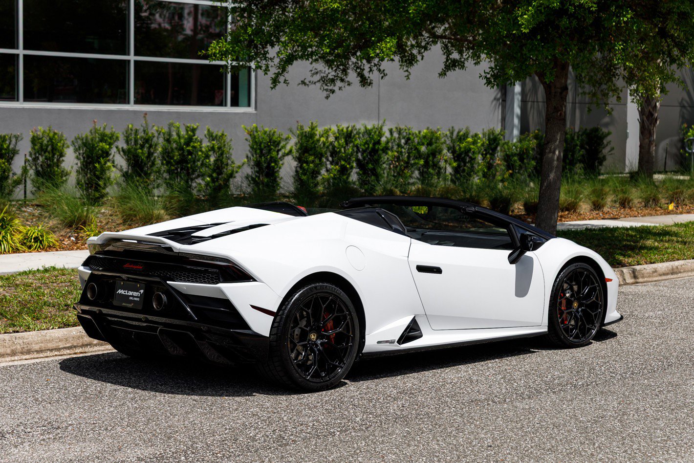 Used 2021 Lamborghini Huracan EVO image 9