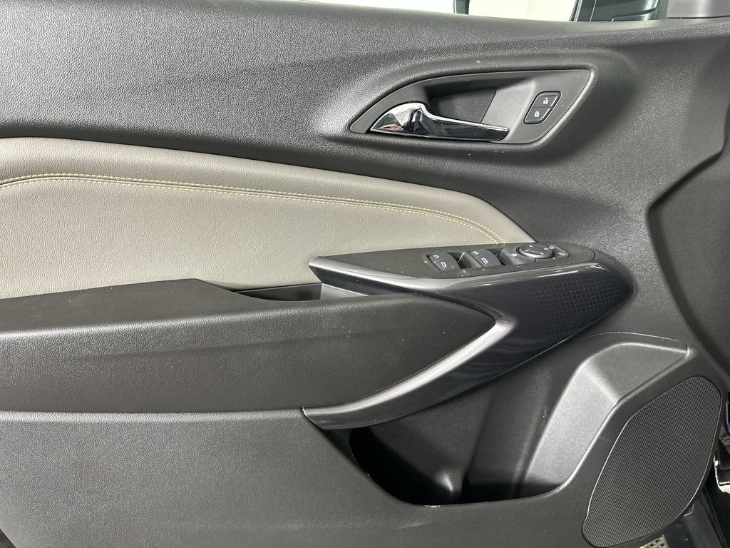 New 2026 Chevrolet Trax ACTIV w/ Sunroof Package FWD image 23