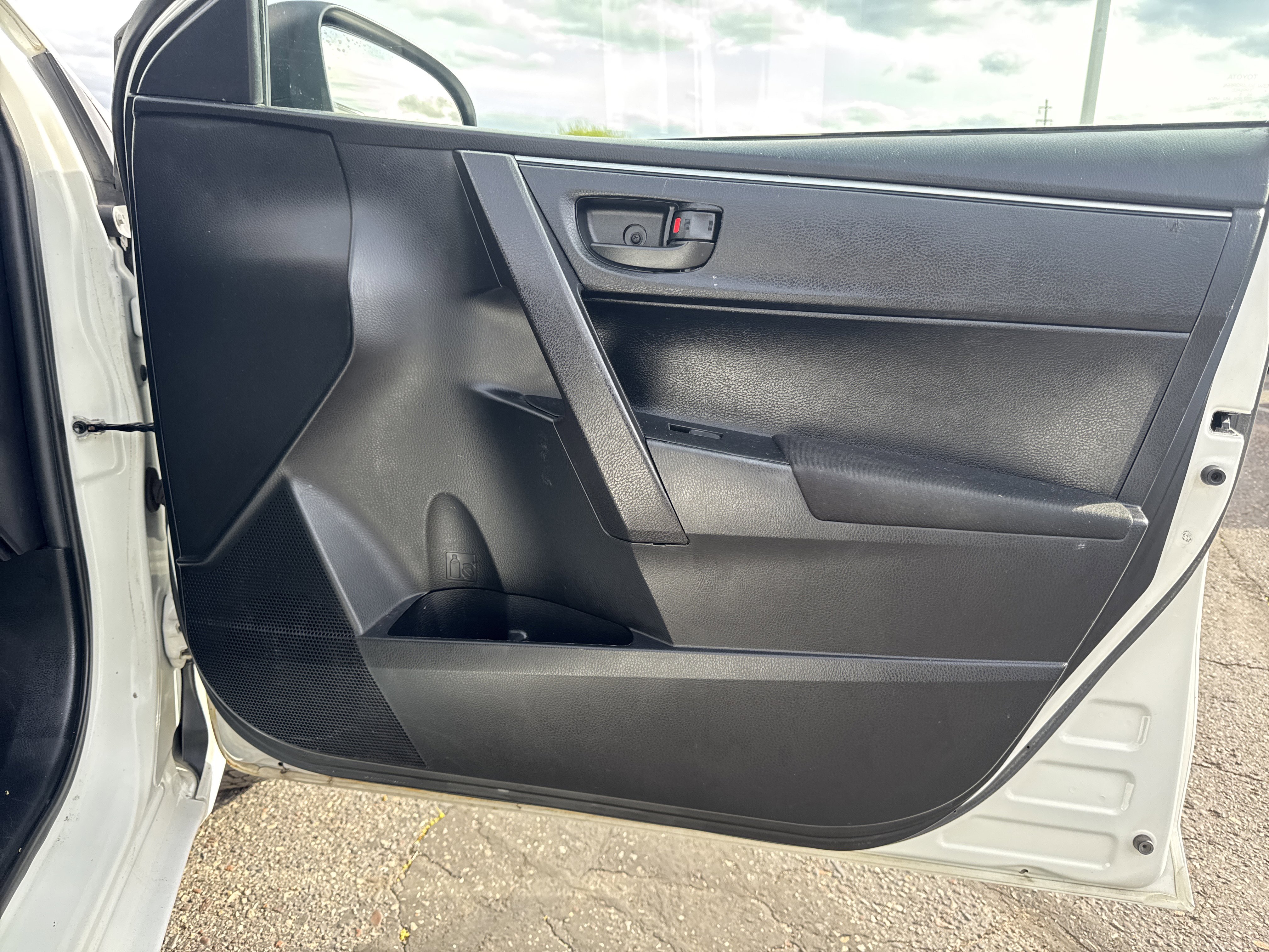 Used 2015 Toyota Corolla L FWD image 24