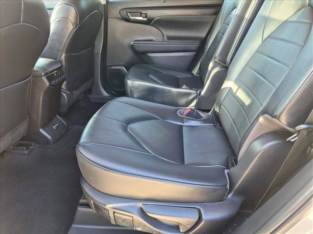 Used 2023 Toyota Highlander XLE FWD image 16
