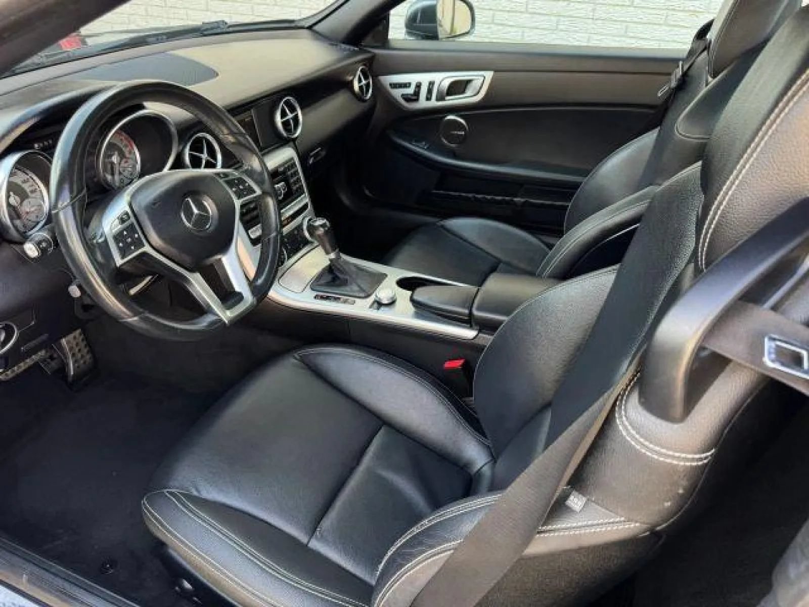 Used 2015 Mercedes-Benz SLK 250 image 27