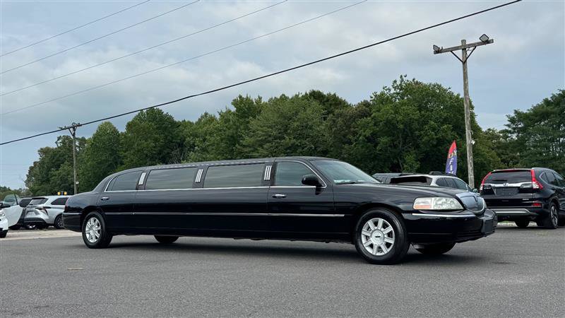 Used 2008 Lincoln Town Car Executive RWD image 7