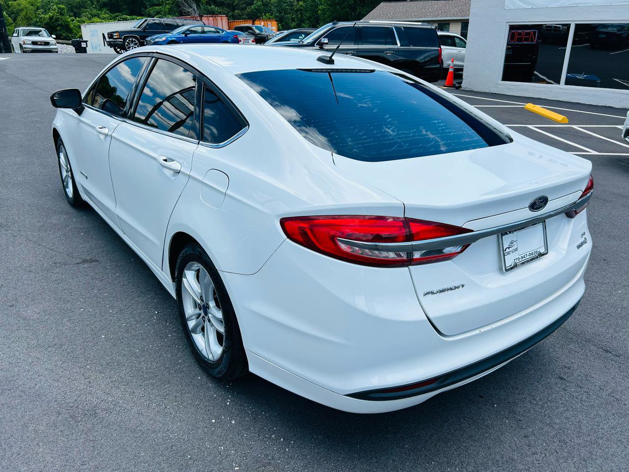 Used 2018 Ford Fusion SE FWD image 3