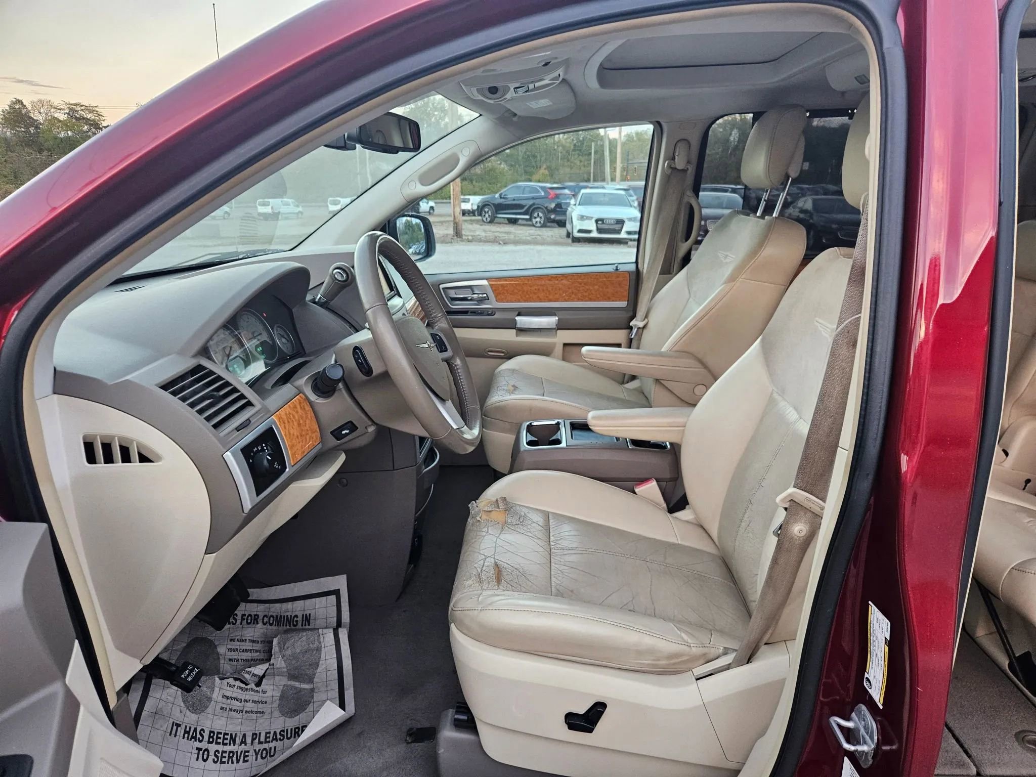 Used 2010 Chrysler Town & Country Limited FWD image 16