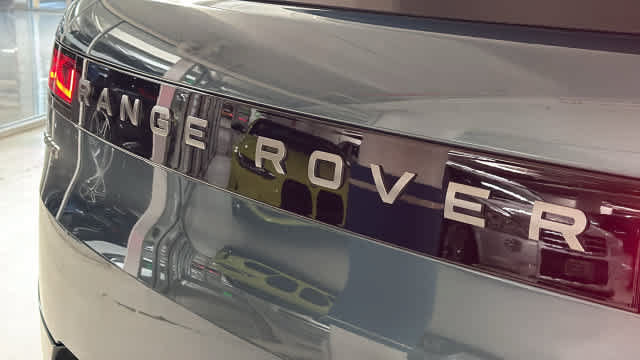 Used 2024 Land Rover Range Rover Sport SE AWD/4WD image 8