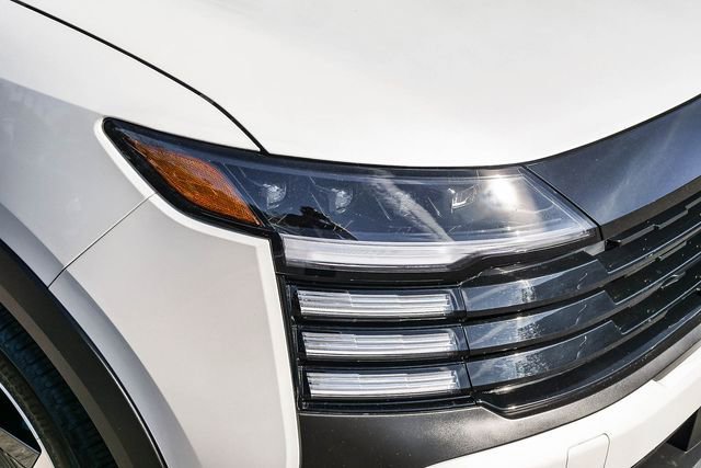 Used 2025 Nissan Kicks SR image 13