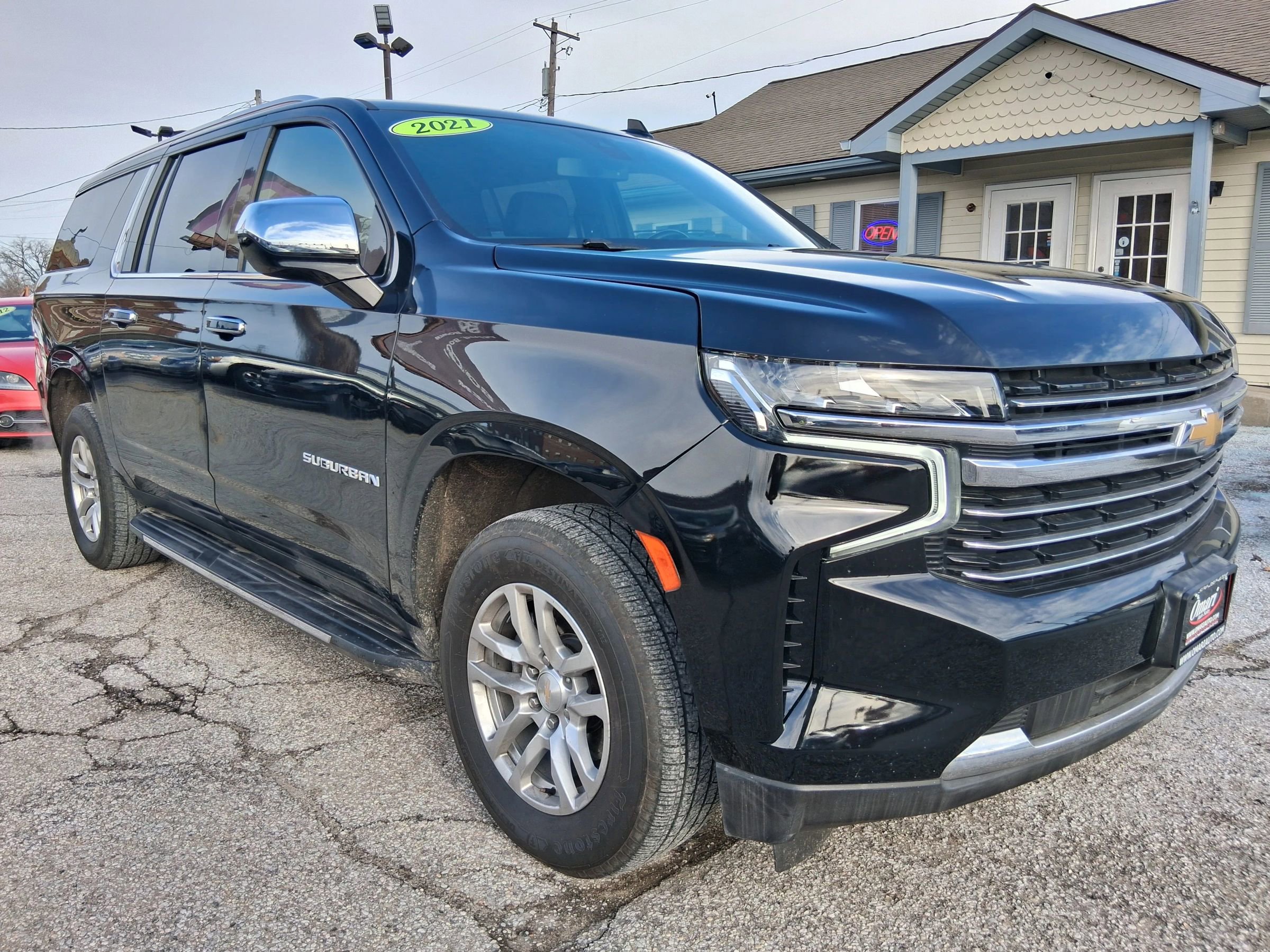 Used 2021 Chevrolet Suburban LT AWD/4WD image 2