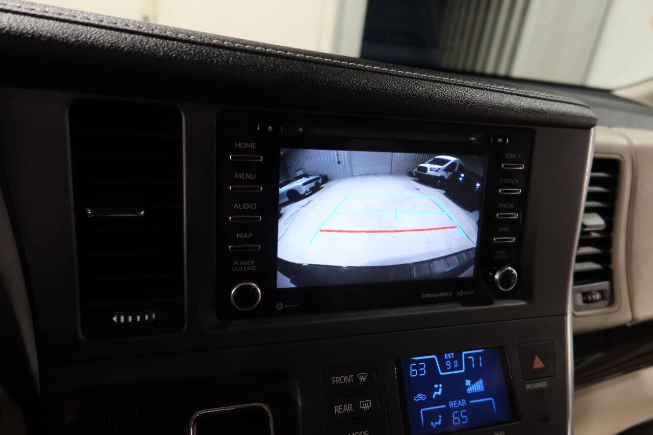 Used 2019 Toyota Sienna XLE FWD image 25