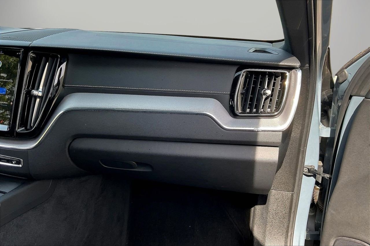 Used 2022 Volvo XC60 B5 R-Design w/ Advanced Package image 21