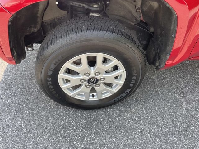 Used 2025 Toyota Tacoma SR5 AWD/4WD image 11