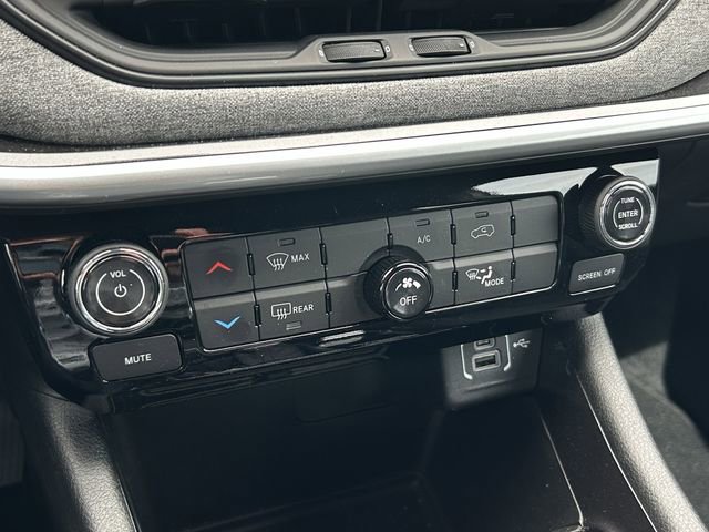 Used 2025 Jeep Compass Sport image 21