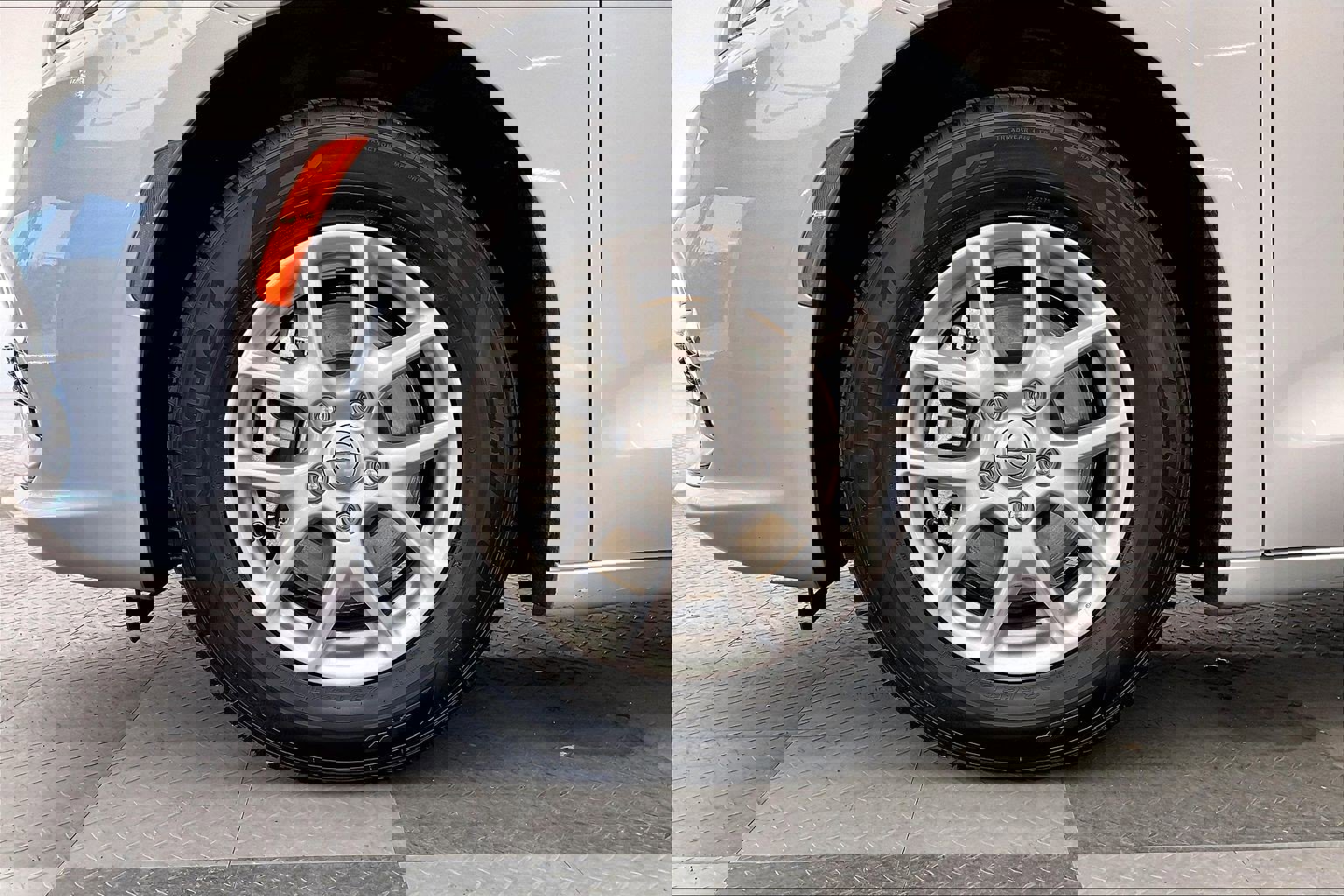 Used 2024 Chrysler Pacifica Touring-L image 8