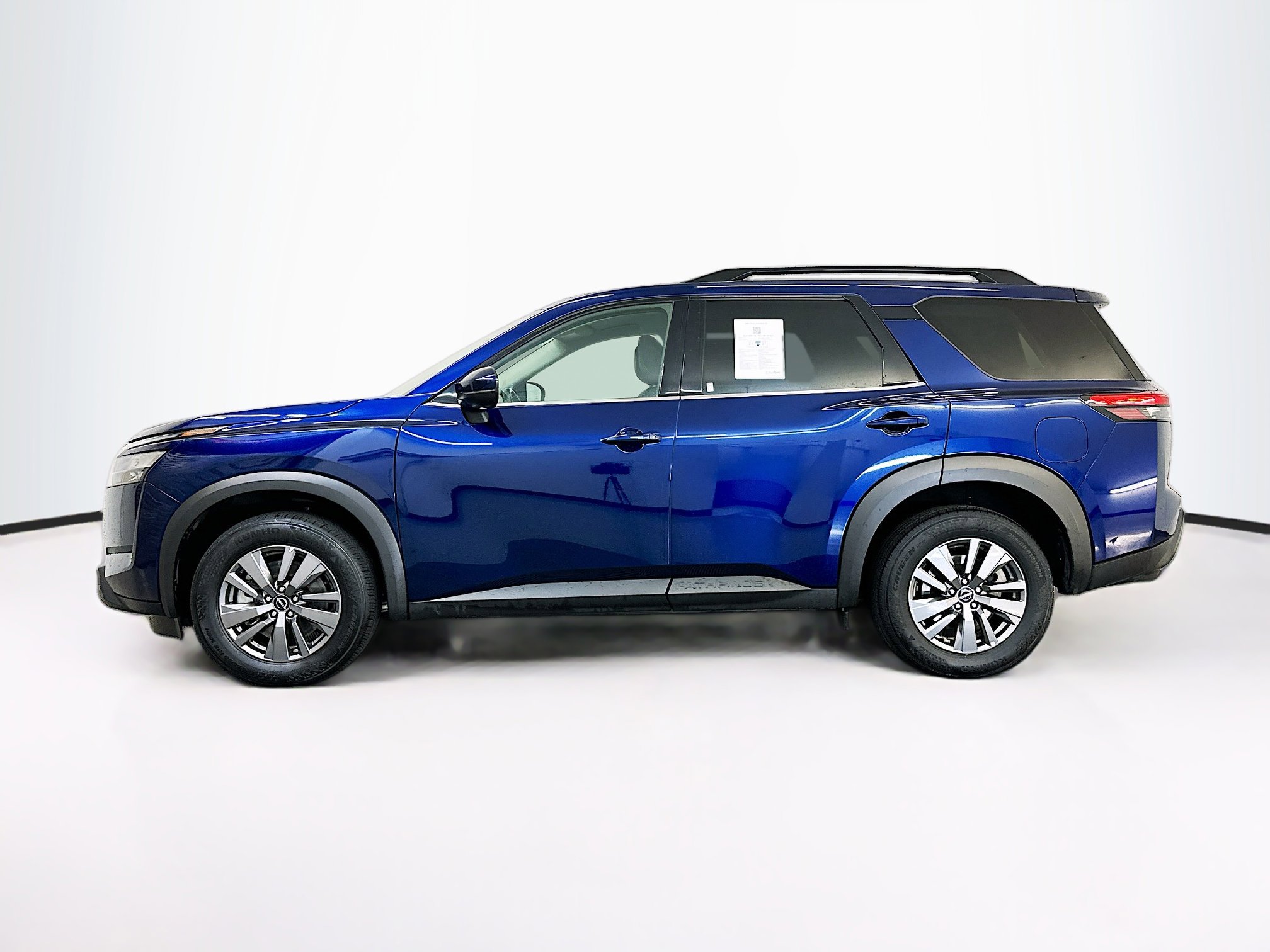 Used 2025 Nissan Pathfinder SV AWD/4WD image 4