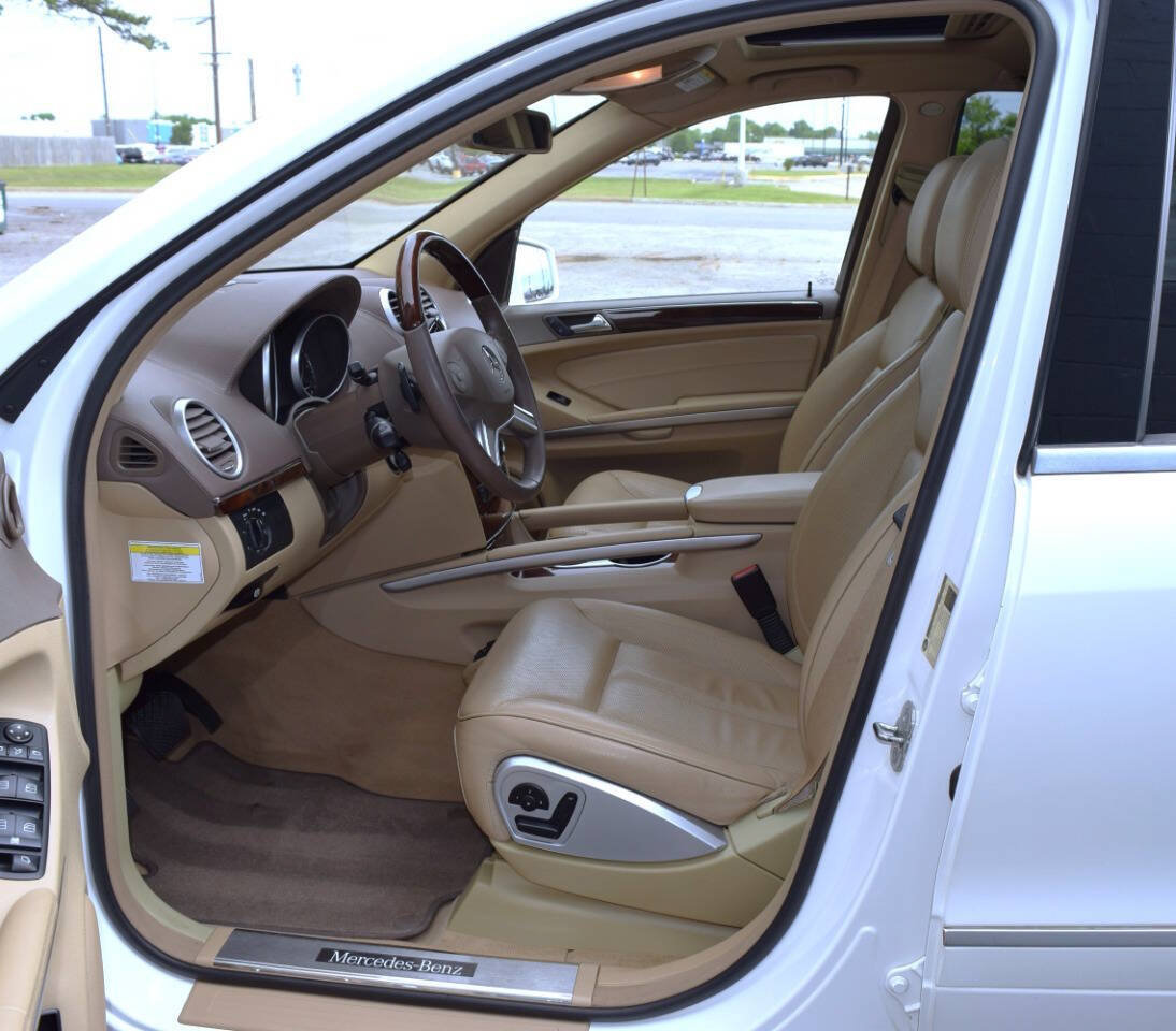 Used 2011 Mercedes-Benz GL 550 4MATIC image 18