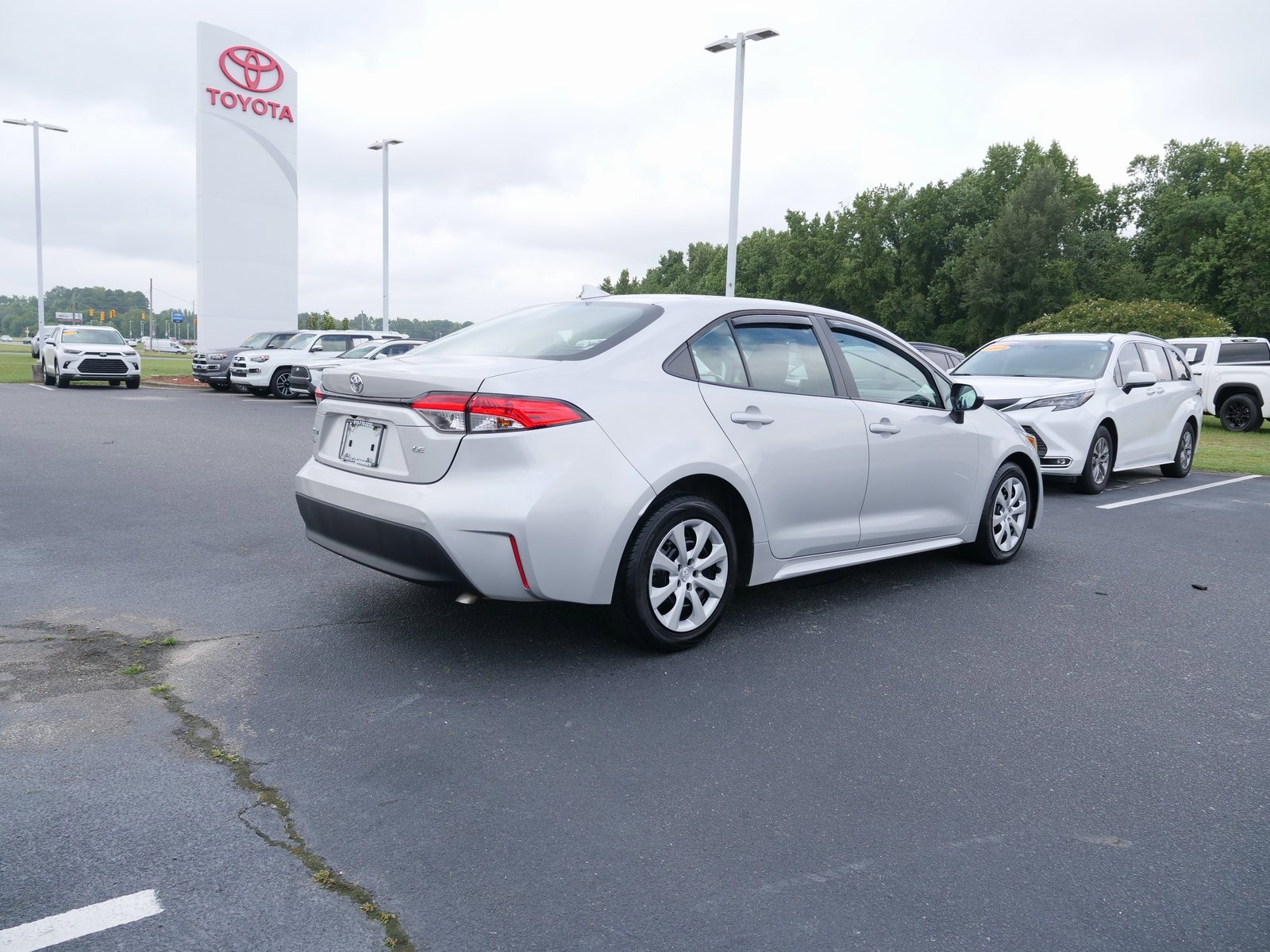 Used 2024 Toyota Corolla LE image 4