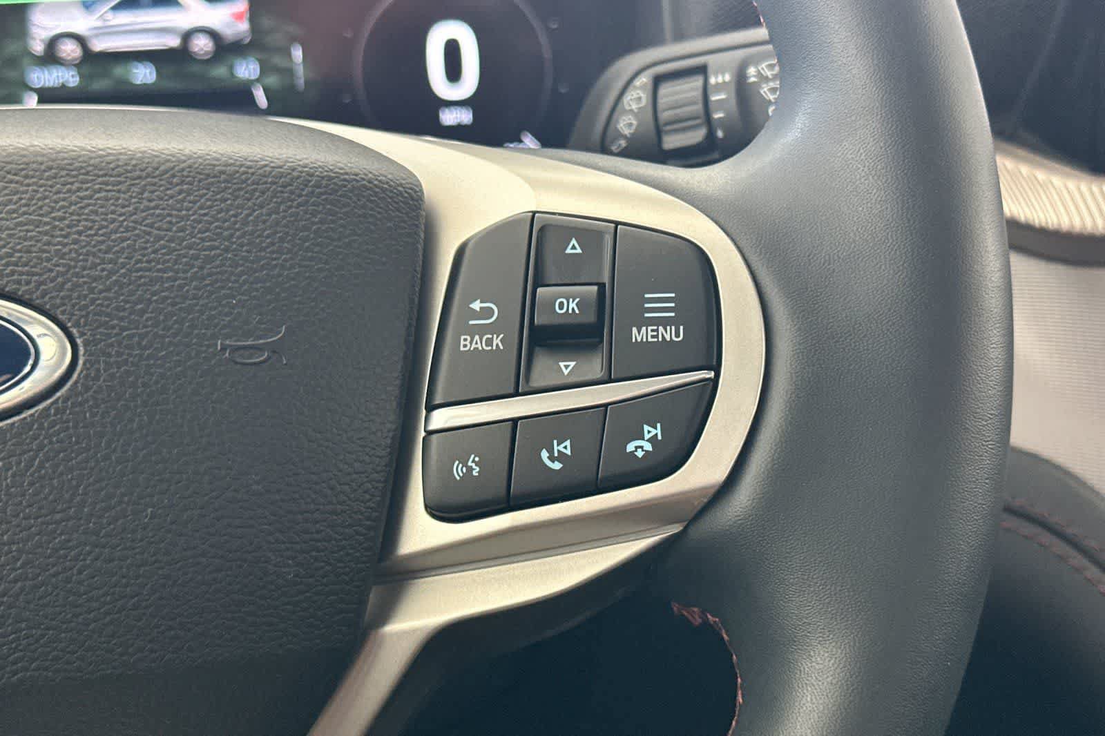 Used 2025 Ford Explorer Active AWD/4WD image 28