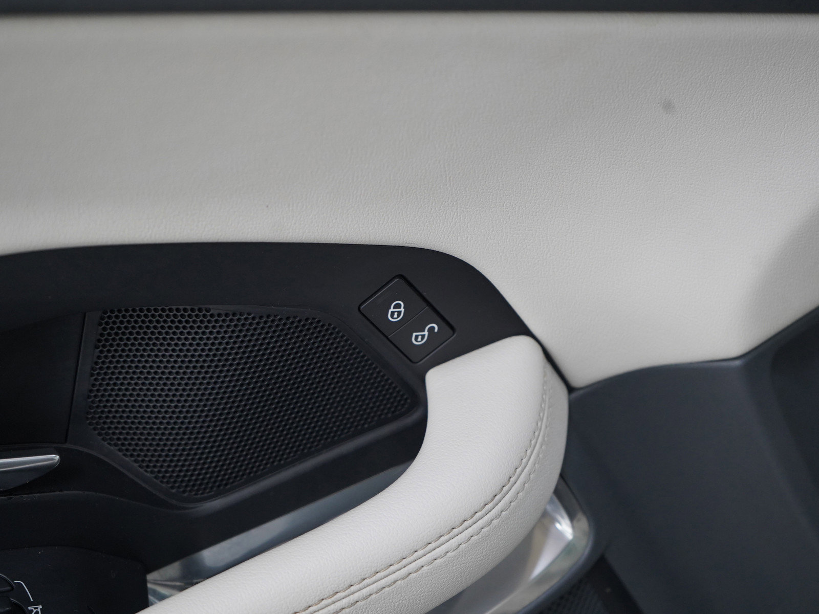 Used 2019 Jaguar E-PACE S image 20