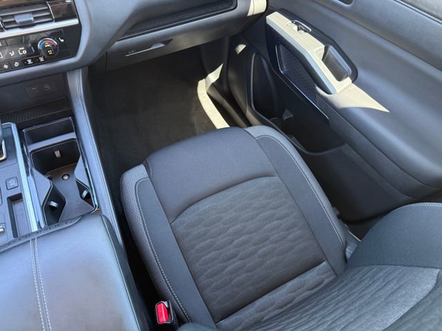 Used 2025 Nissan Pathfinder SV image 27