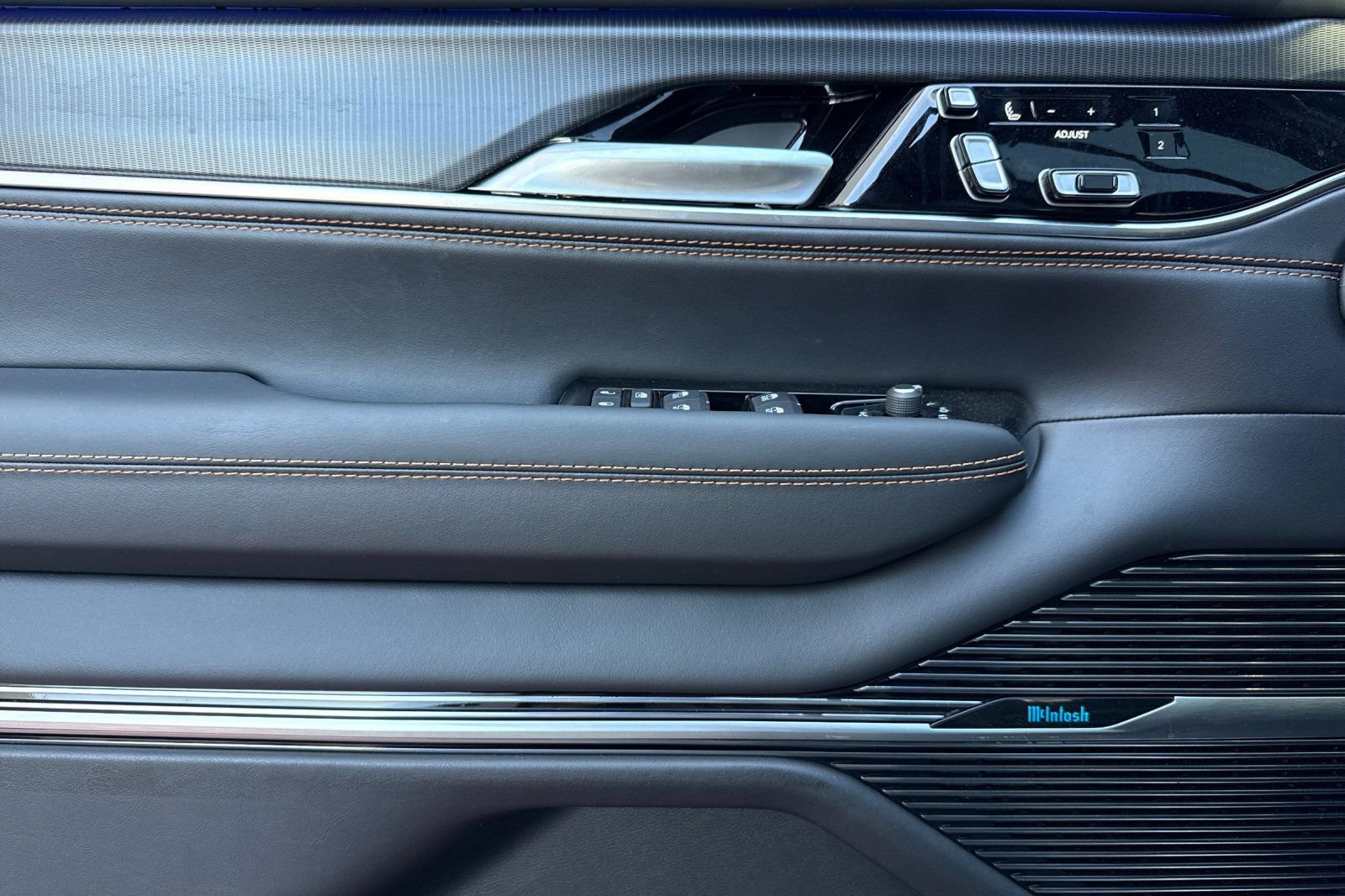 New 2026 Jeep Grand Wagoneer Summit AWD/4WD image 10