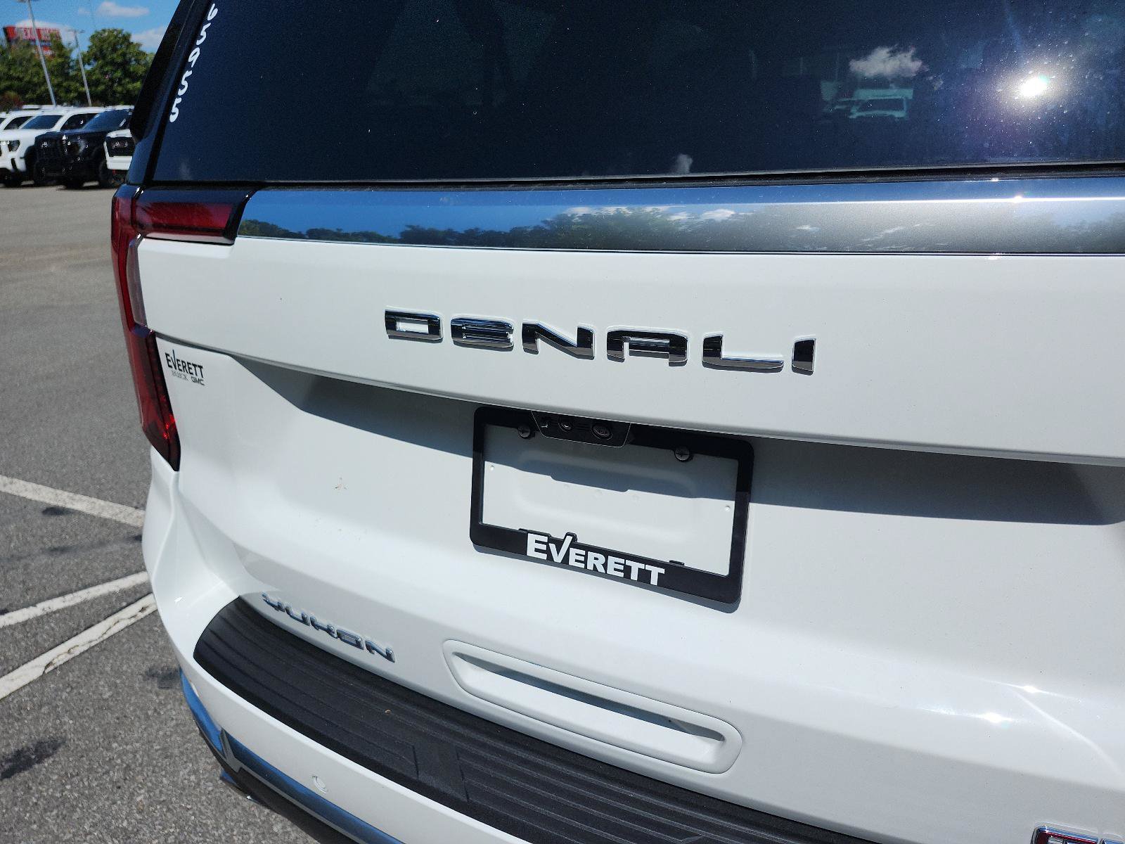 New 2026 GMC Yukon XL Denali w/ Denali Reserve Package AWD/4WD image 4