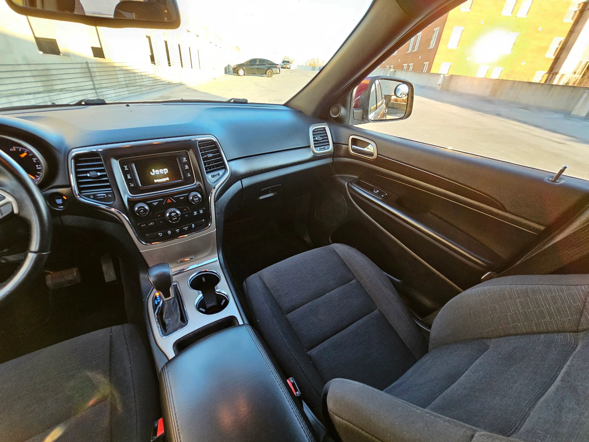 Used 2016 Jeep Grand Cherokee Laredo w/ Quick Order Package 23E image 30