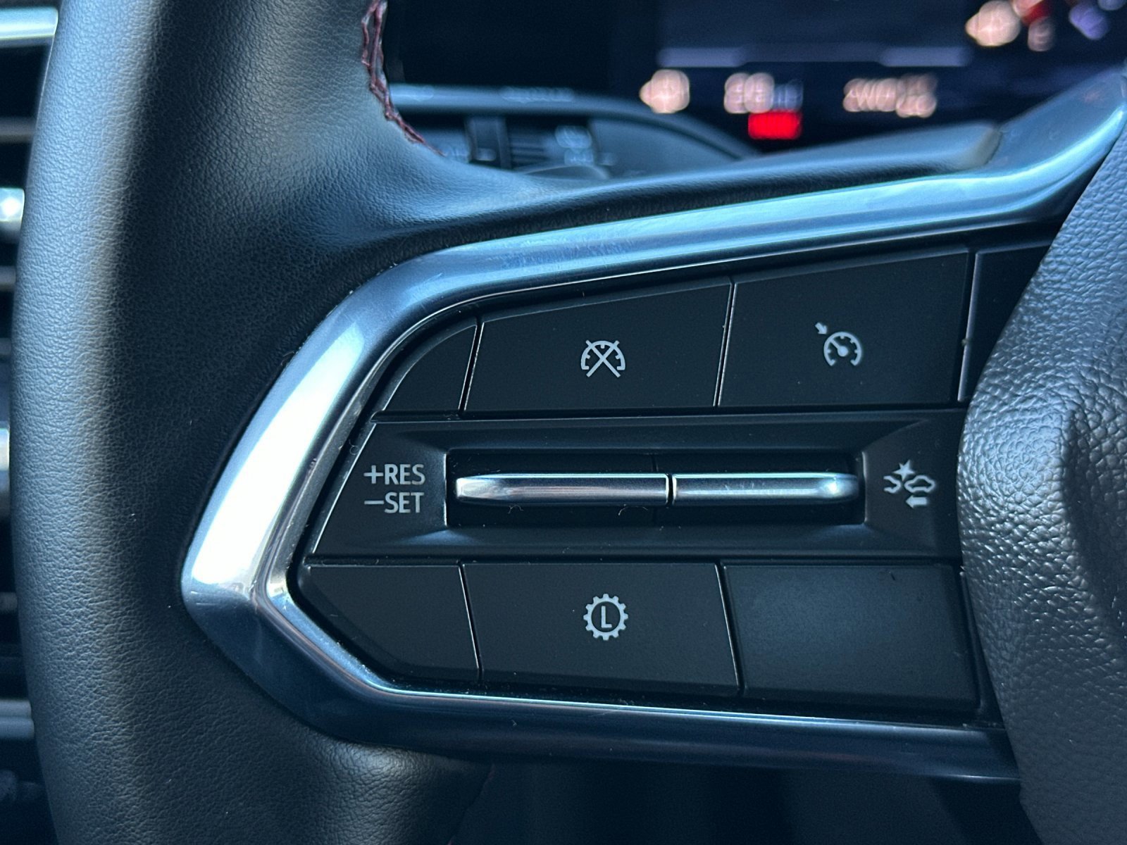 Used 2025 Chevrolet Suburban RST image 28