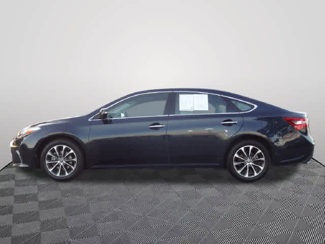 Used 2017 Toyota Avalon XLE Premium w/ All Weather Liner Package FWD image 2