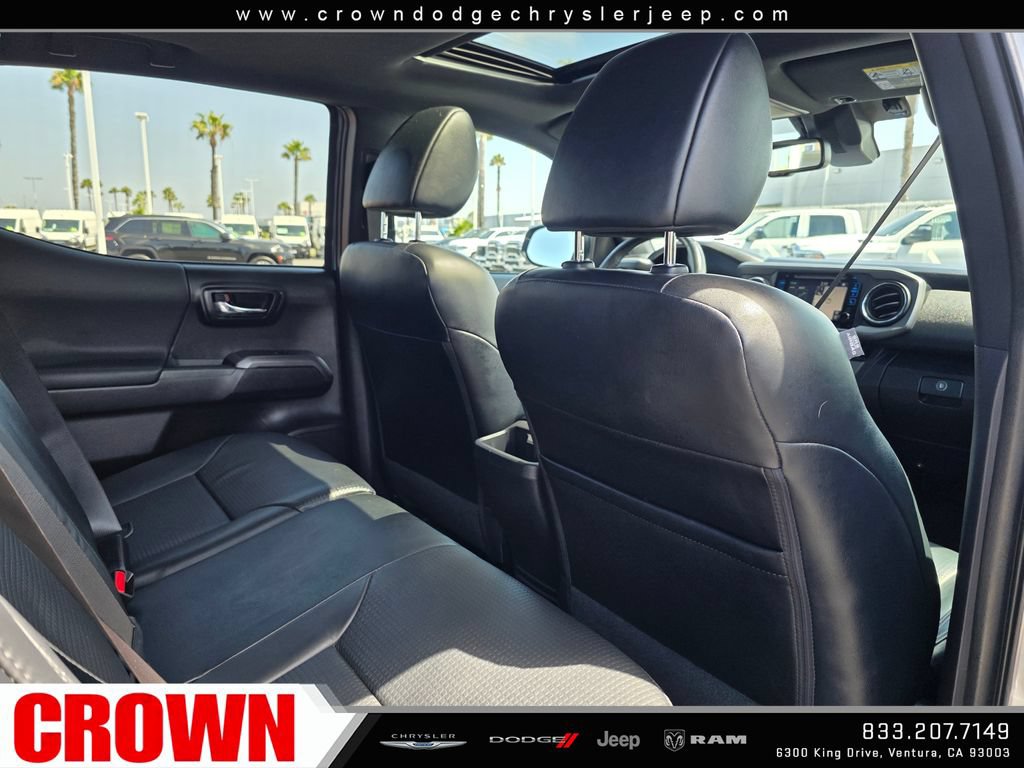 Used 2018 Toyota Tacoma TRD Sport w/ TRD Premium Sport Package AWD/4WD image 15