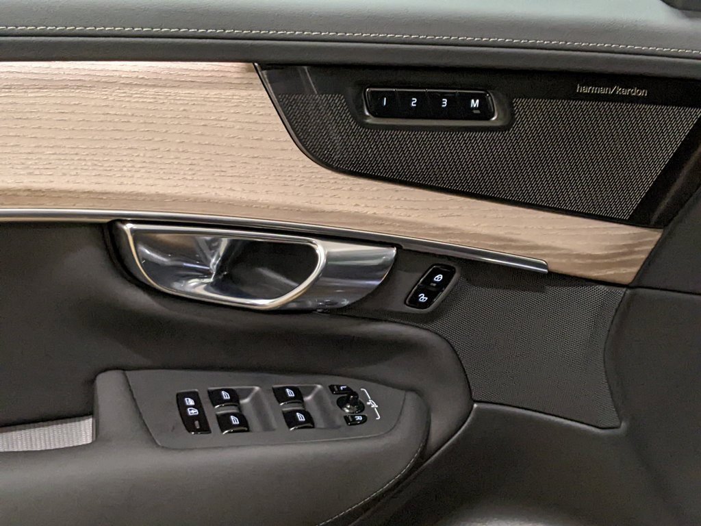 New 2026 Volvo XC90 B6 Plus w/ Protection Package Premier image 10