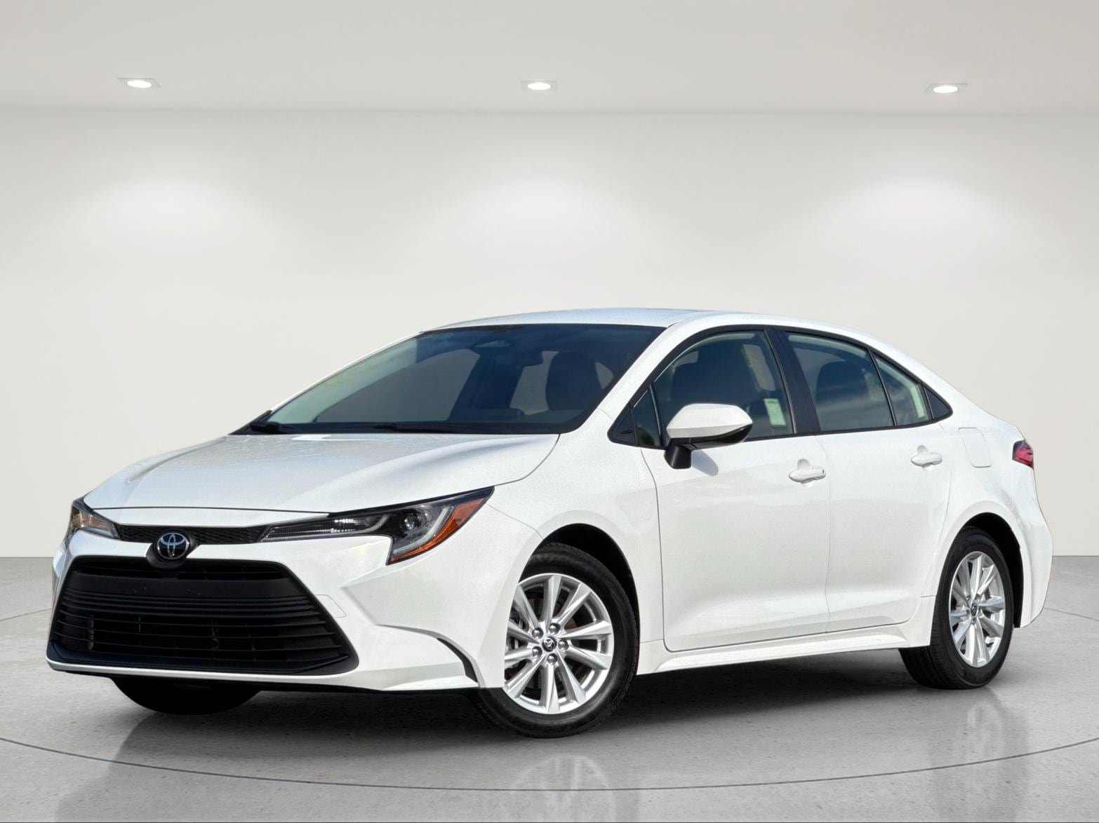 Used 2026 Toyota Corolla LE w/ LE Premium Package FWD image 2