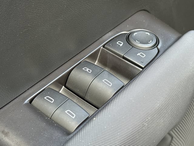 Used 2025 Chevrolet Colorado Z71 w/ Technology Package AWD/4WD image 25