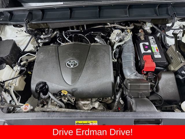 Used 2020 Toyota Highlander LE image 30