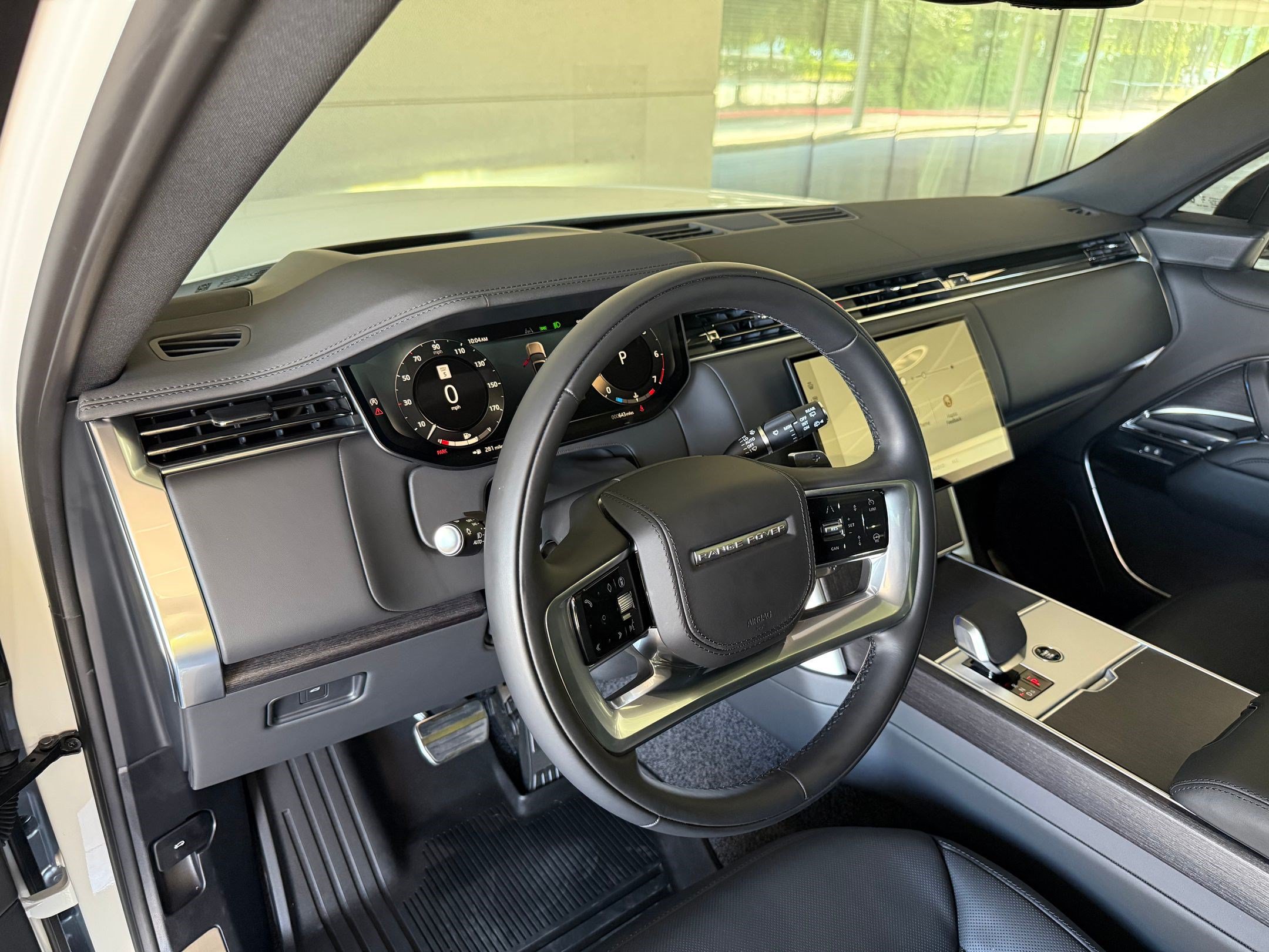 Used 2026 Land Rover Range Rover Long Wheelbase SE AWD/4WD image 4