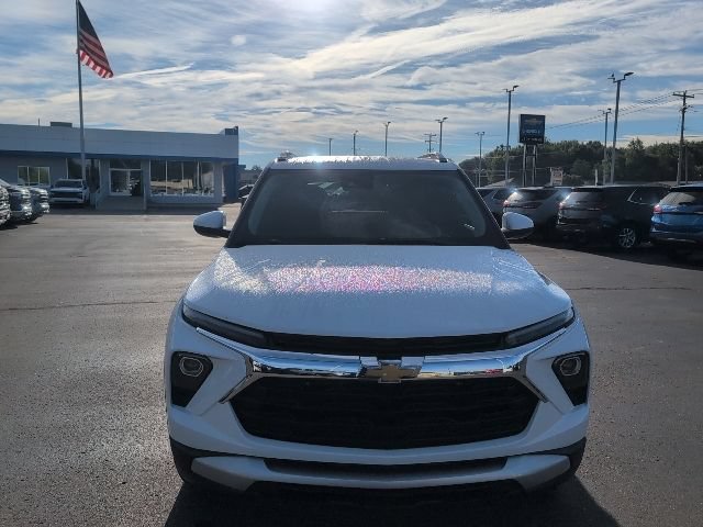 Used 2025 Chevrolet TrailBlazer LT w/ LT Cold Weather Package FWD image 10