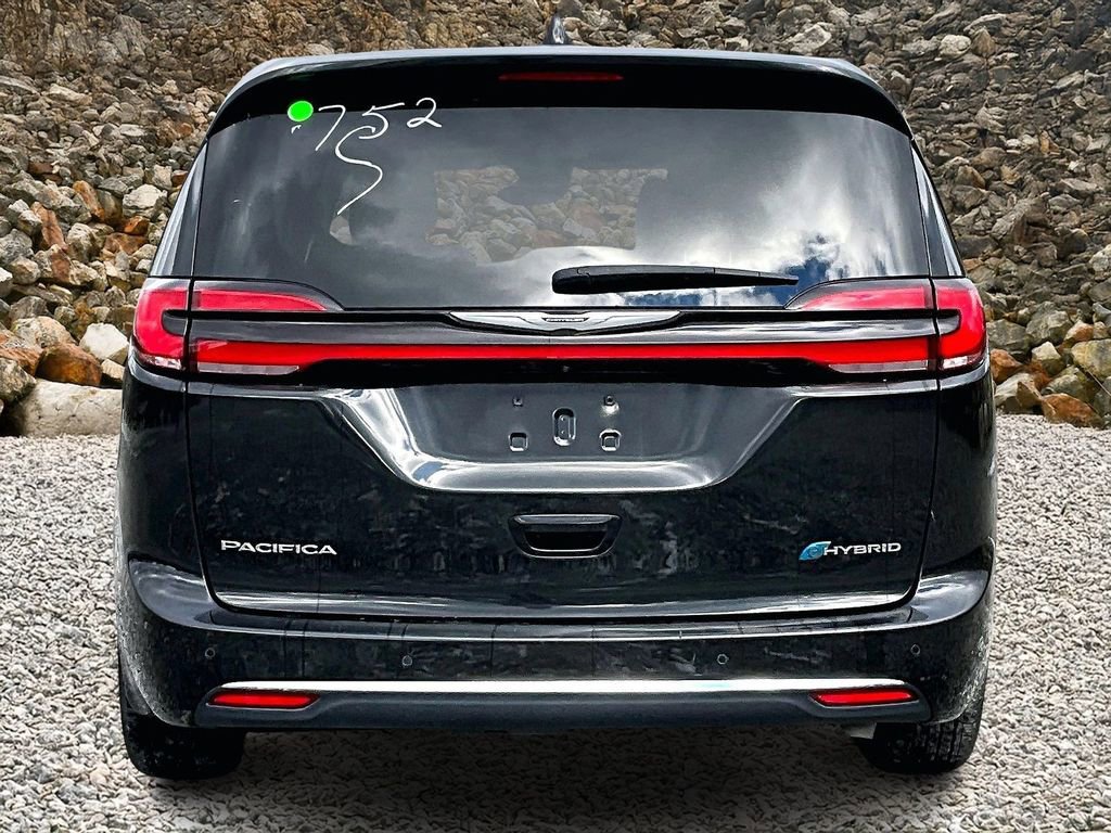 Used 2023 Chrysler Pacifica Touring-L image 4